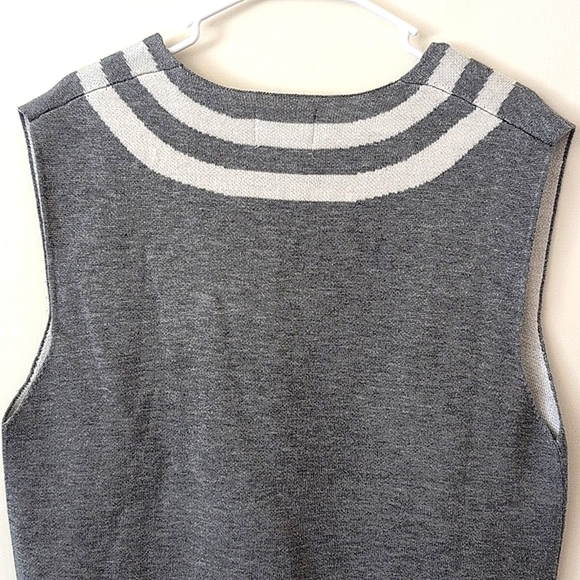 All Row Womens Medium V-neck Sleeveless Sweater Vest Gray Preppy Classic Casual - Picture 6 of 8